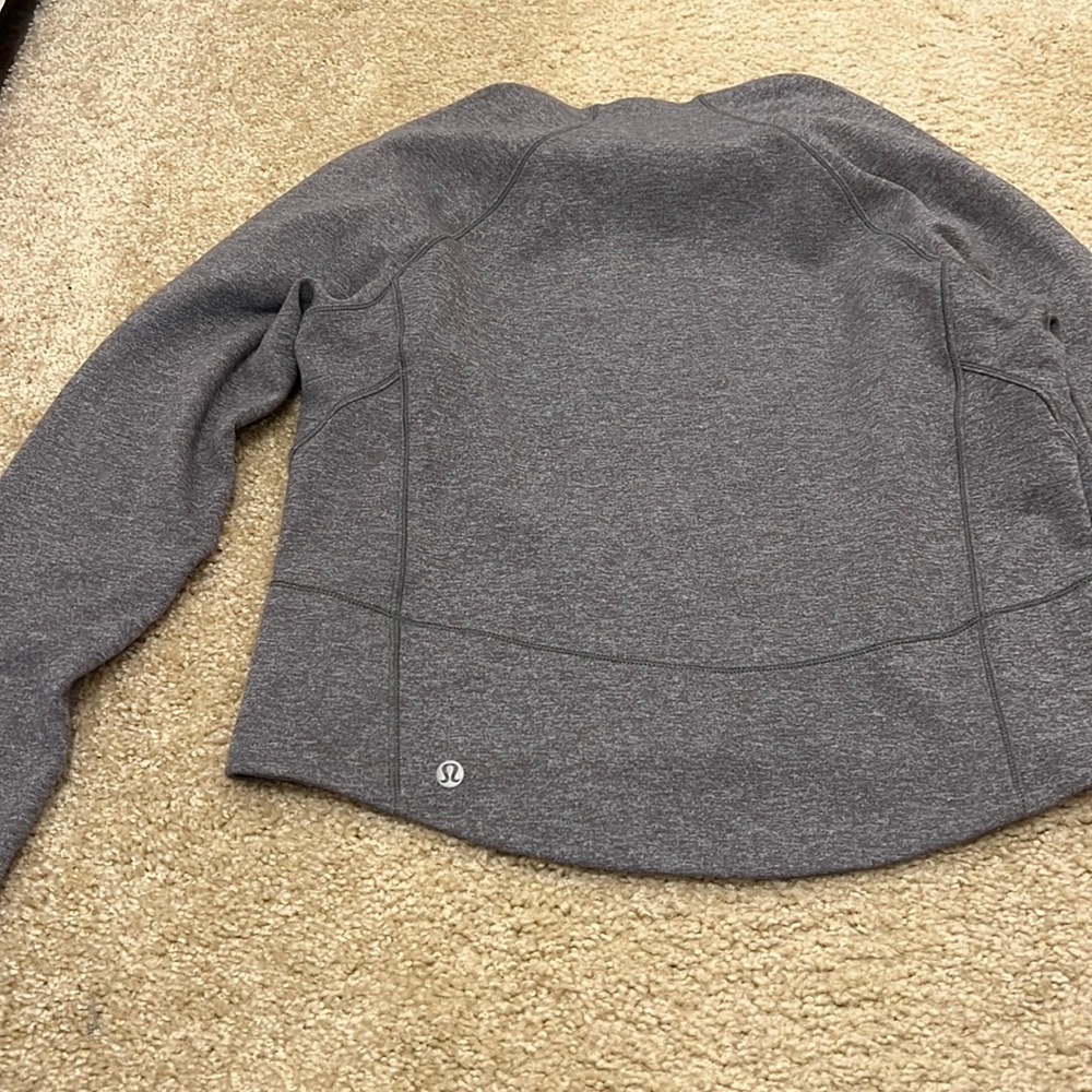 Lululemon TightNeck Butter Soft Waist Length Pullover. Size8. Perfect Condition!